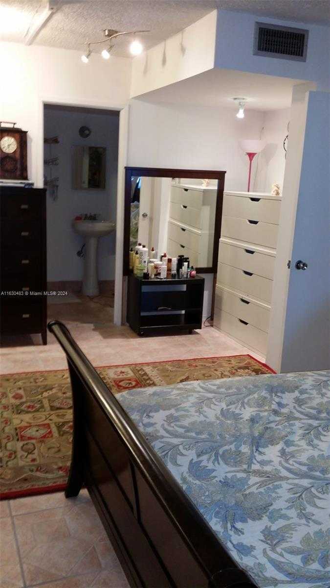 Small Image of 1351 NORTH EAST MIAMI GARDENS DR #1601E, Miami Number 27