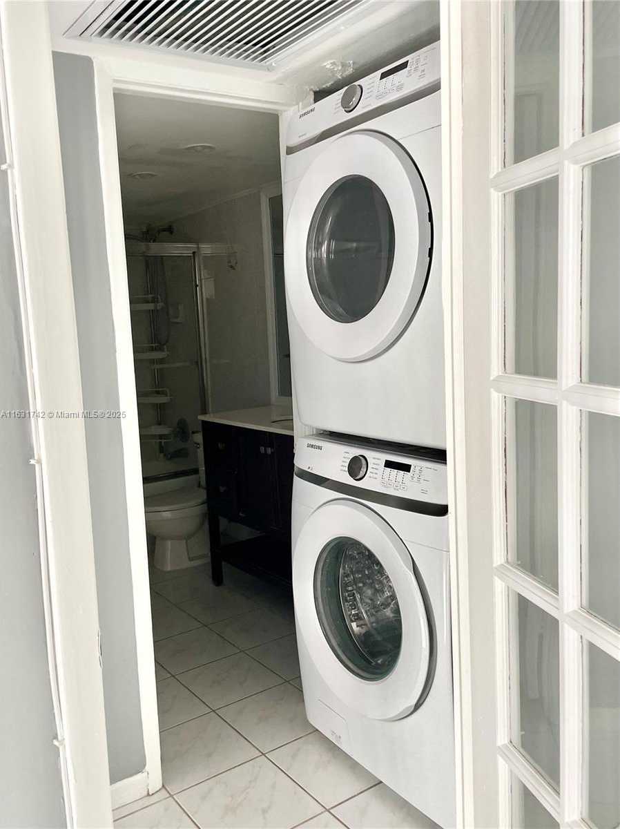 Small Image of 5005 COLLINS AVE #523, Miami Beach Number 10