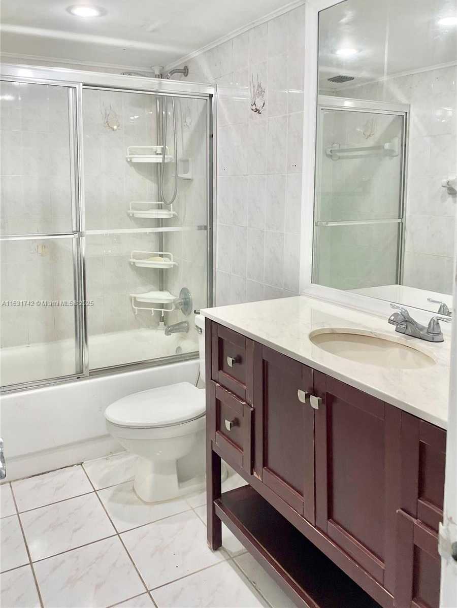 Small Image of 5005 COLLINS AVE #523, Miami Beach Number 11