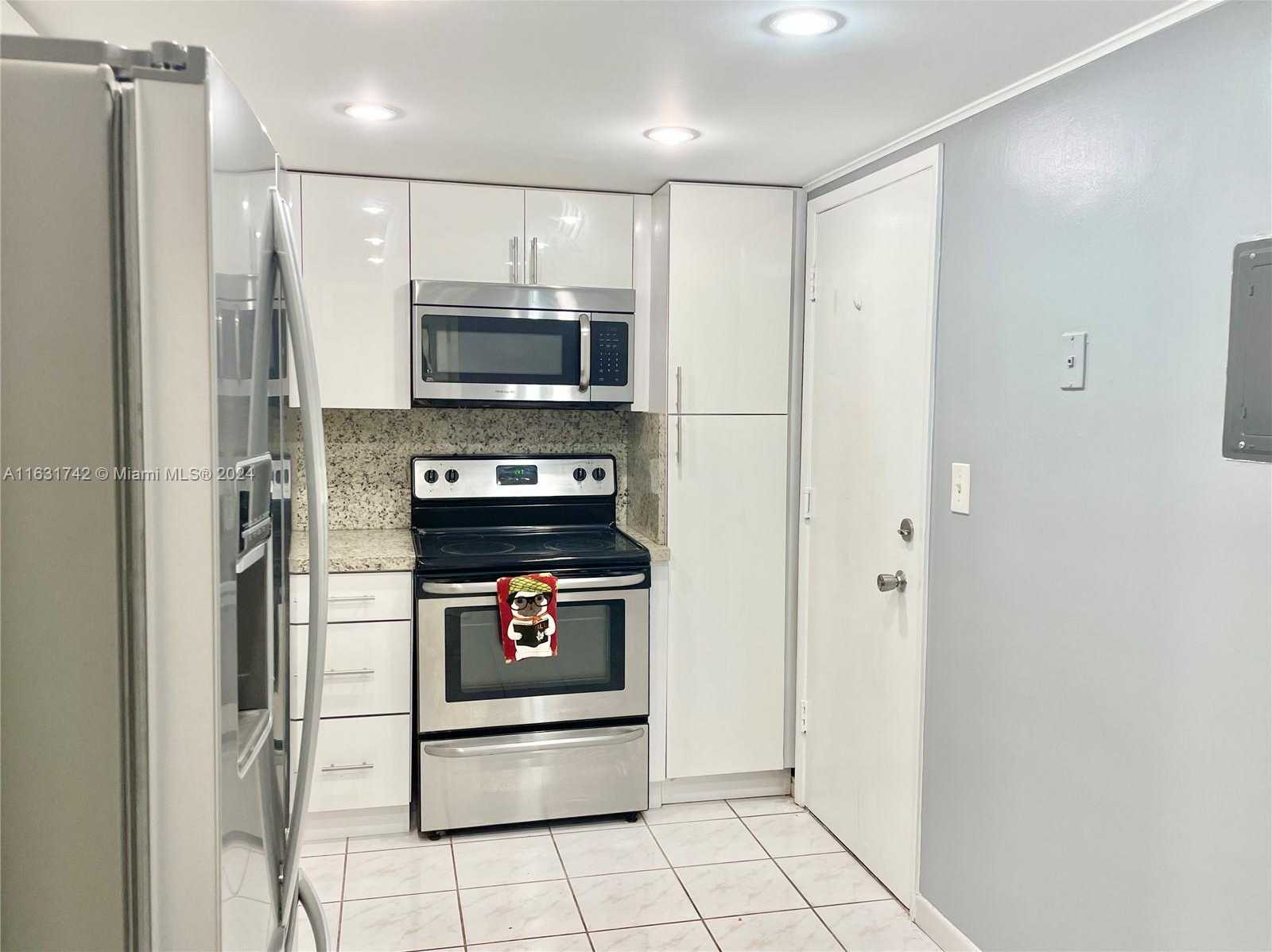 Small Image of 5005 COLLINS AVE #523, Miami Beach Number 6