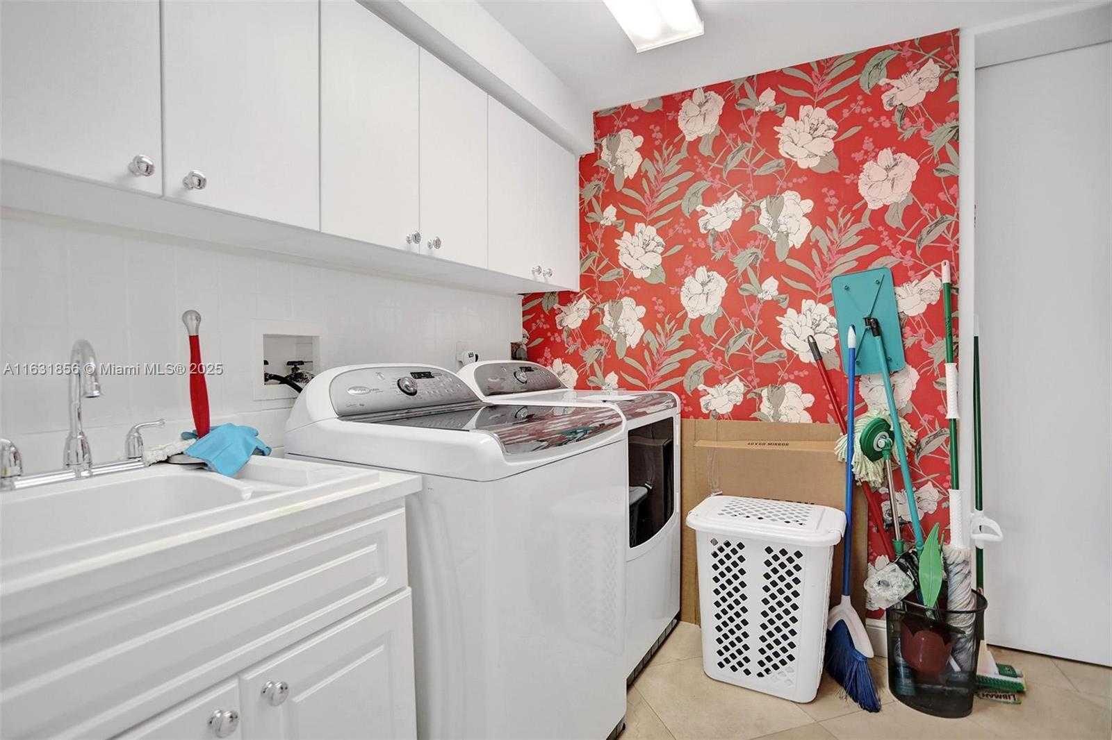 Small Image of 21050 POINT PL #403, Aventura Number 52