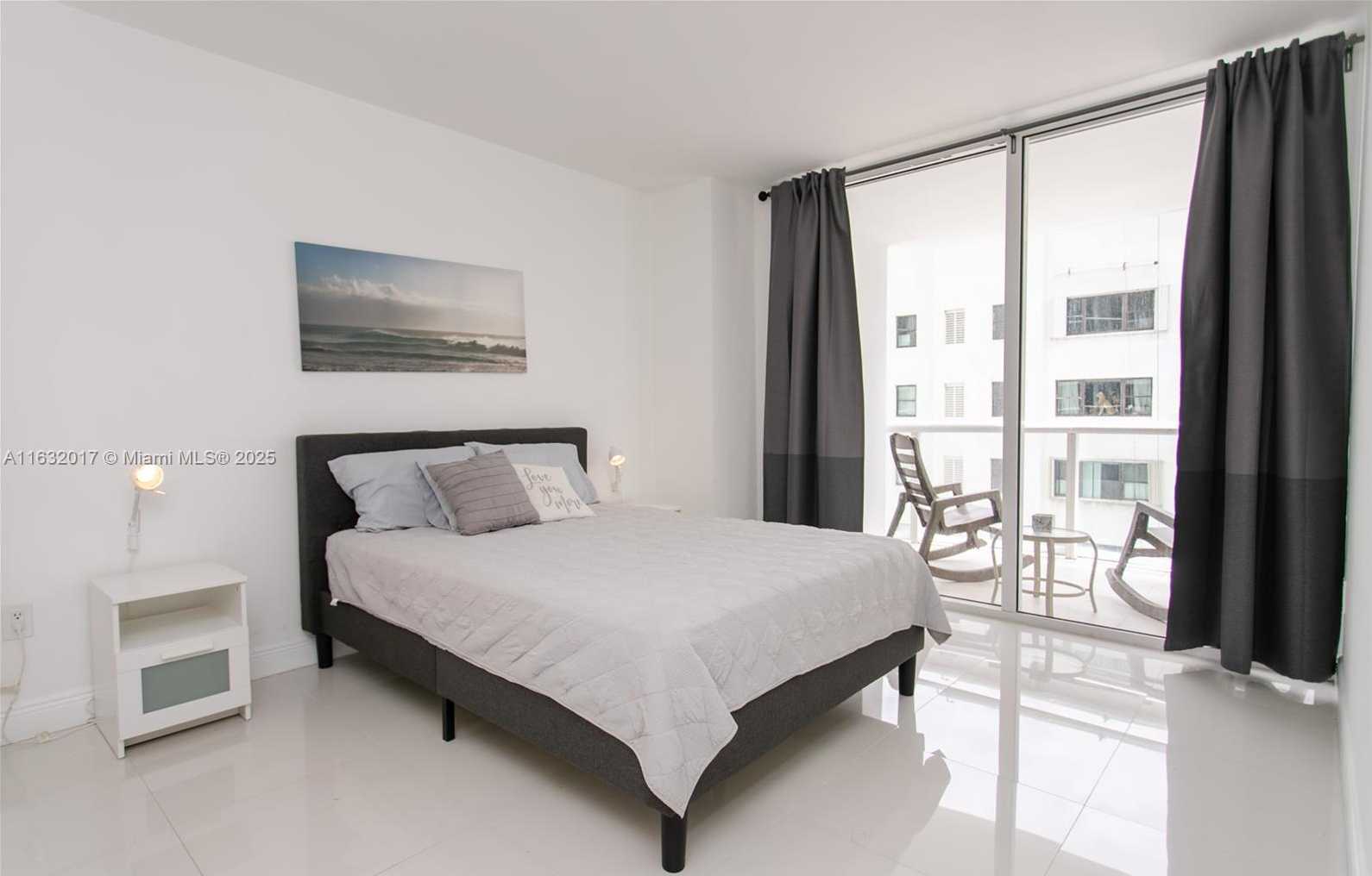 Small Image of 6365 COLLINS AVE #806, Miami Beach Number 3