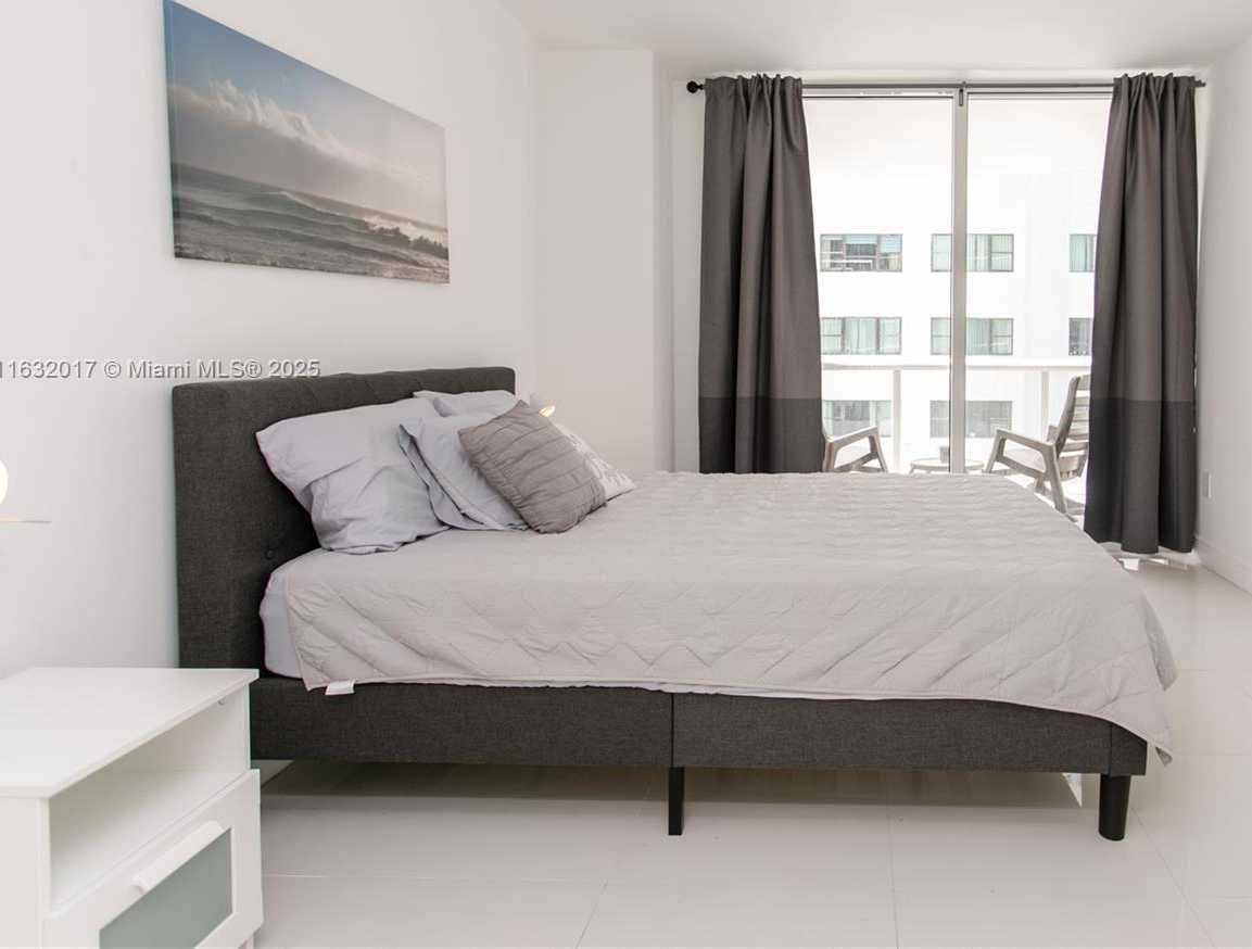 Small Image of 6365 COLLINS AVE #806, Miami Beach Number 5