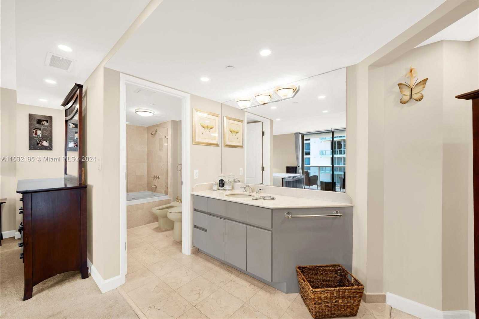 Small Image of 5757 COLLINS AVE #801, Miami Beach Number 17