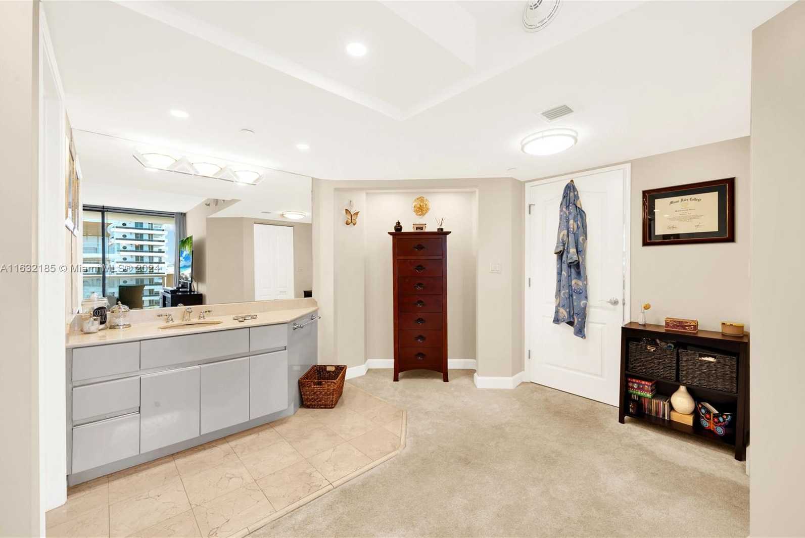 Small Image of 5757 COLLINS AVE #801, Miami Beach Number 19