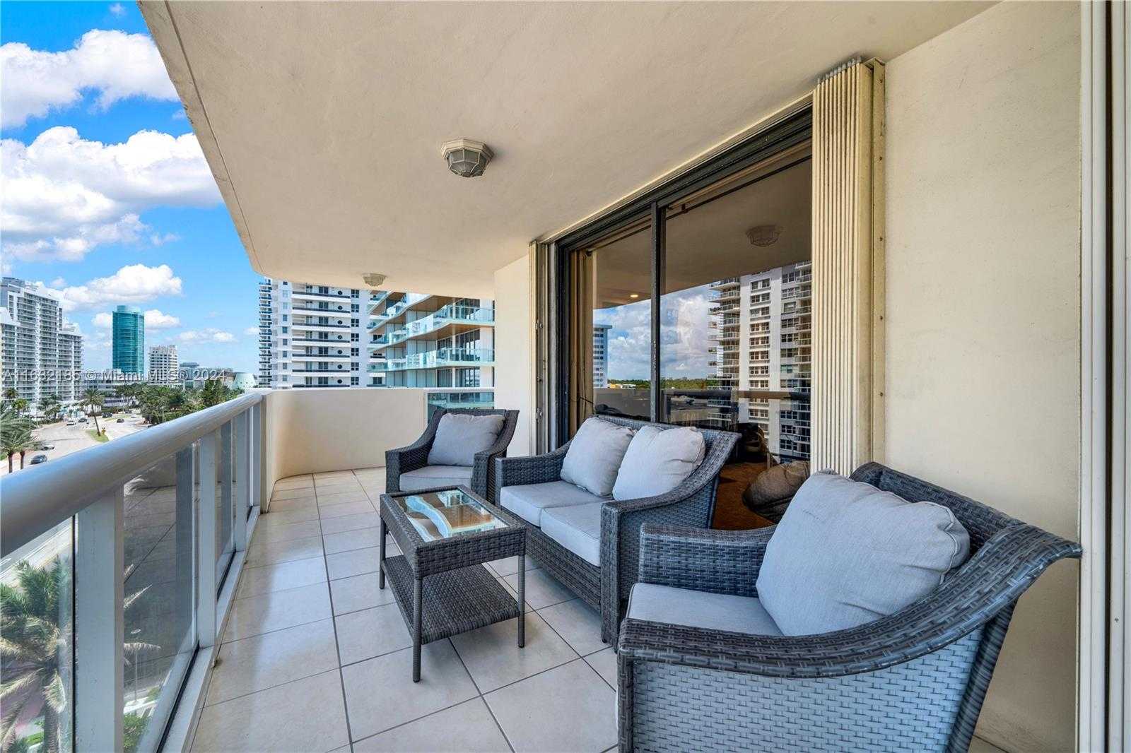 Small Image of 5757 COLLINS AVE #801, Miami Beach Number 25
