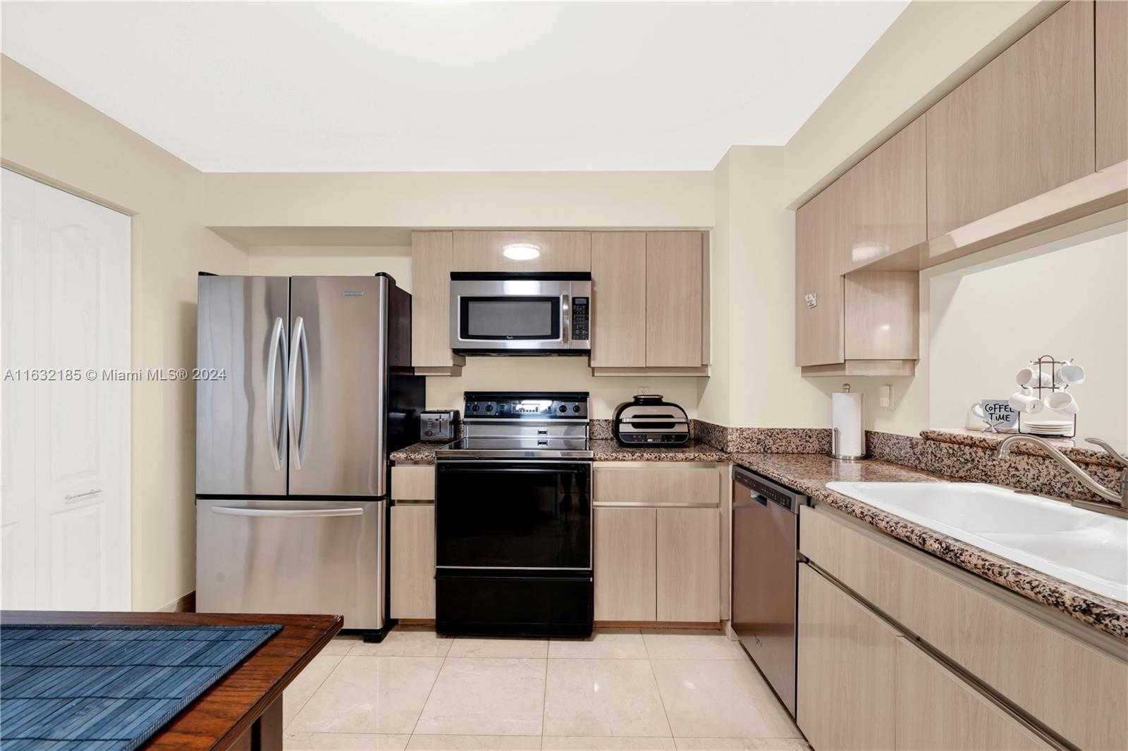 Small Image of 5757 COLLINS AVE #801, Miami Beach Number 4