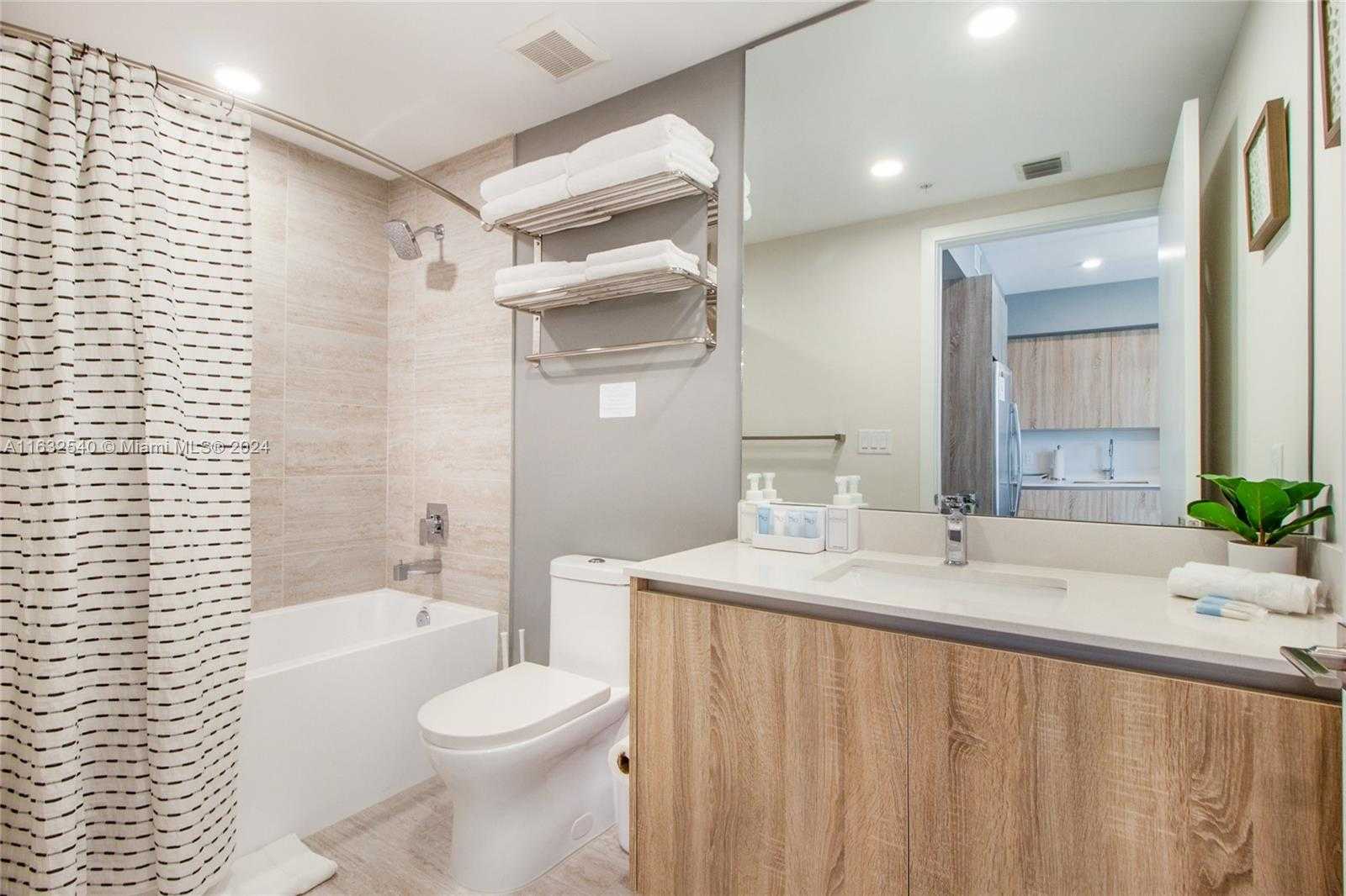 Small Image of 3900 BISCAYNE BLVD #N-917, Miami Number 3
