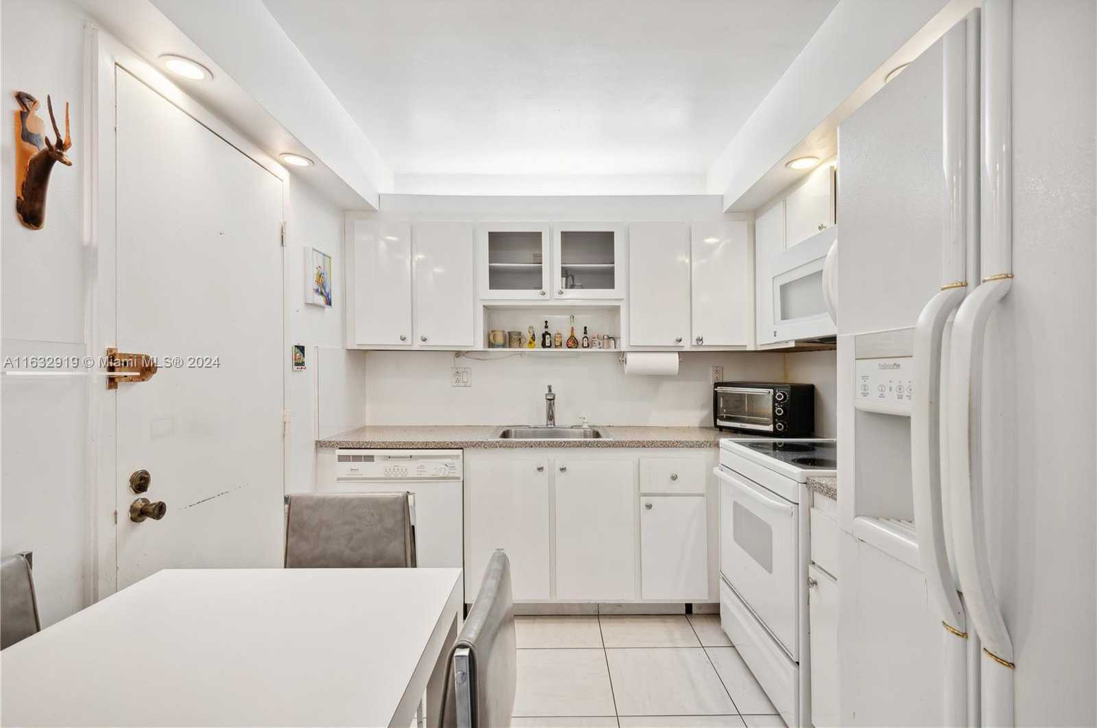 Small Image of 600 THREE ISLANDS BLVD #602, Hallandale Beach Number 6