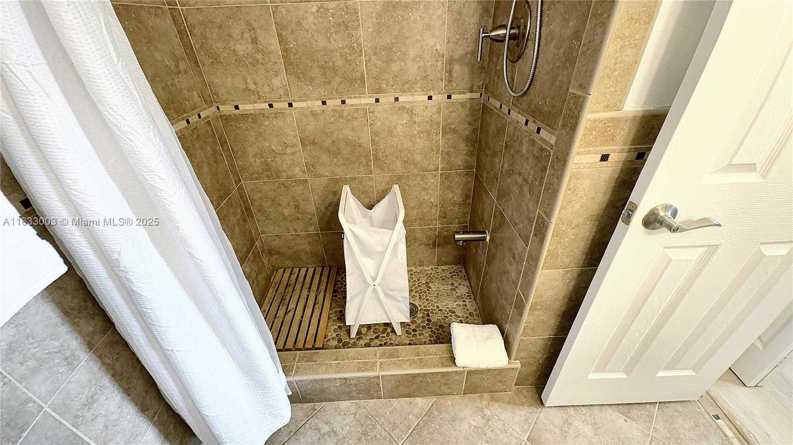 Small Image of 710 WASHINGTON AVE #506, Miami Beach Number 15