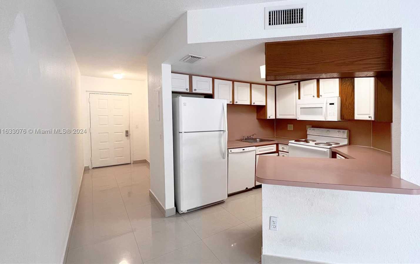 Small Image of 8323 LAKE DR #406, Doral Number 10