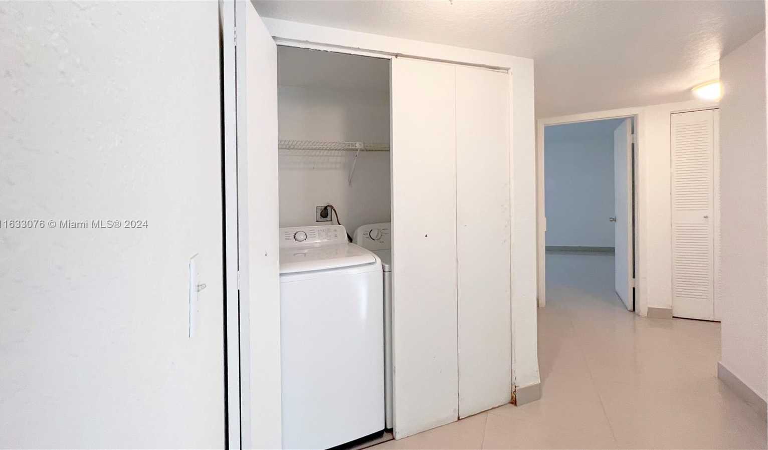Small Image of 8323 LAKE DR #406, Doral Number 18