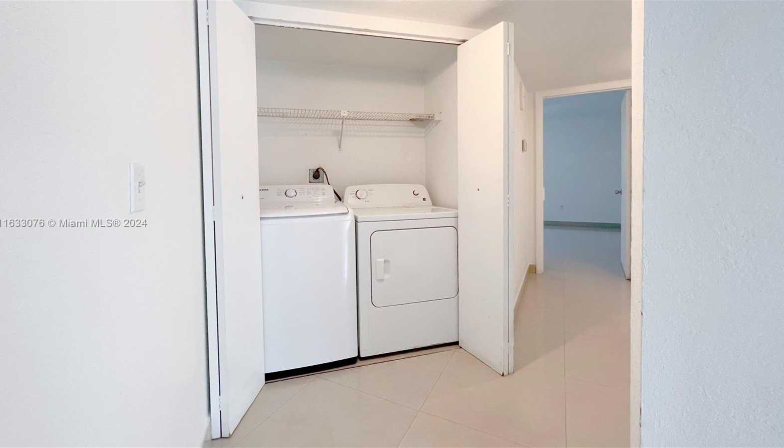 Small Image of 8323 LAKE DR #406, Doral Number 19
