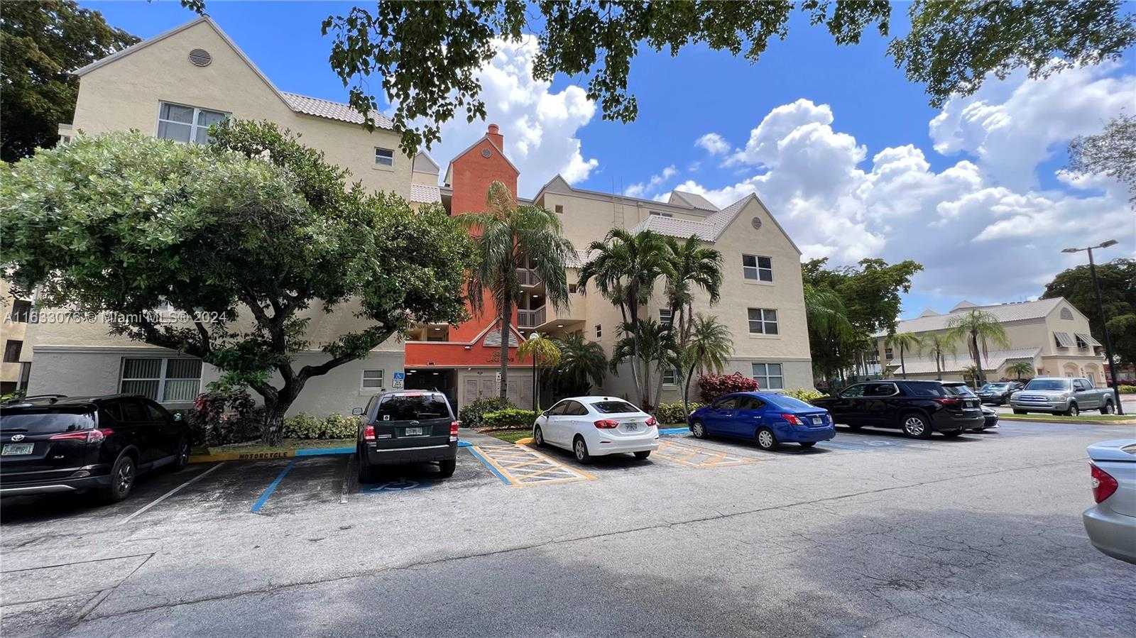 Small Image of 8323 LAKE DR #406, Doral Number 2