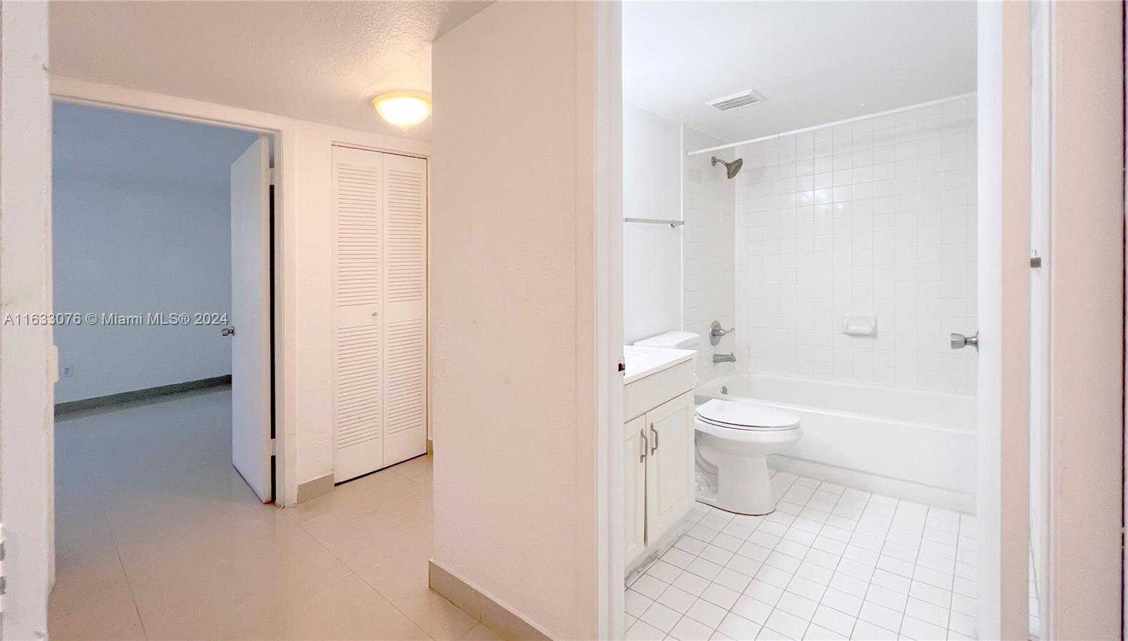 Small Image of 8323 LAKE DR #406, Doral Number 20