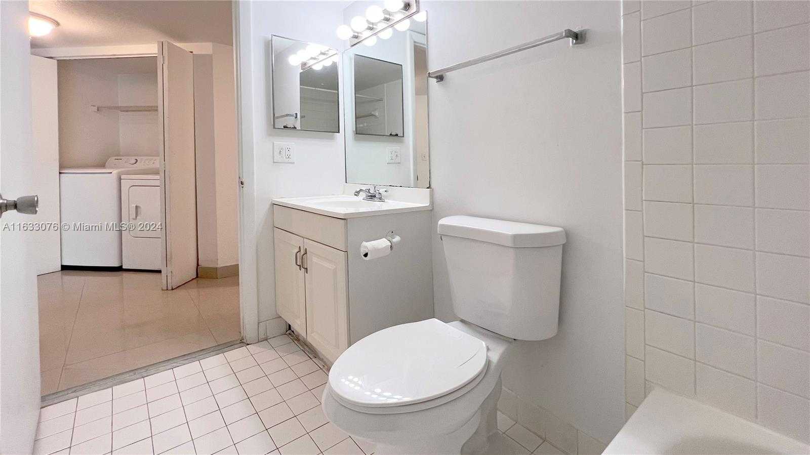 Small Image of 8323 LAKE DR #406, Doral Number 22