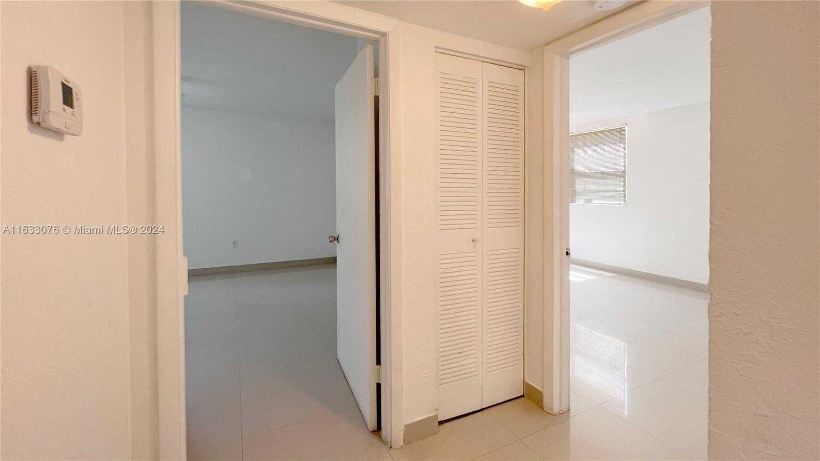 Small Image of 8323 LAKE DR #406, Doral Number 23