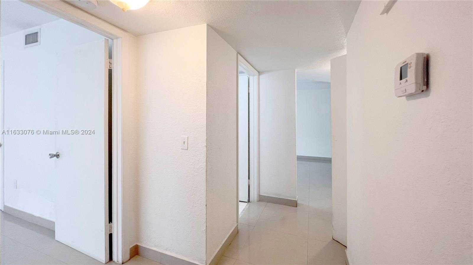 Small Image of 8323 LAKE DR #406, Doral Number 24