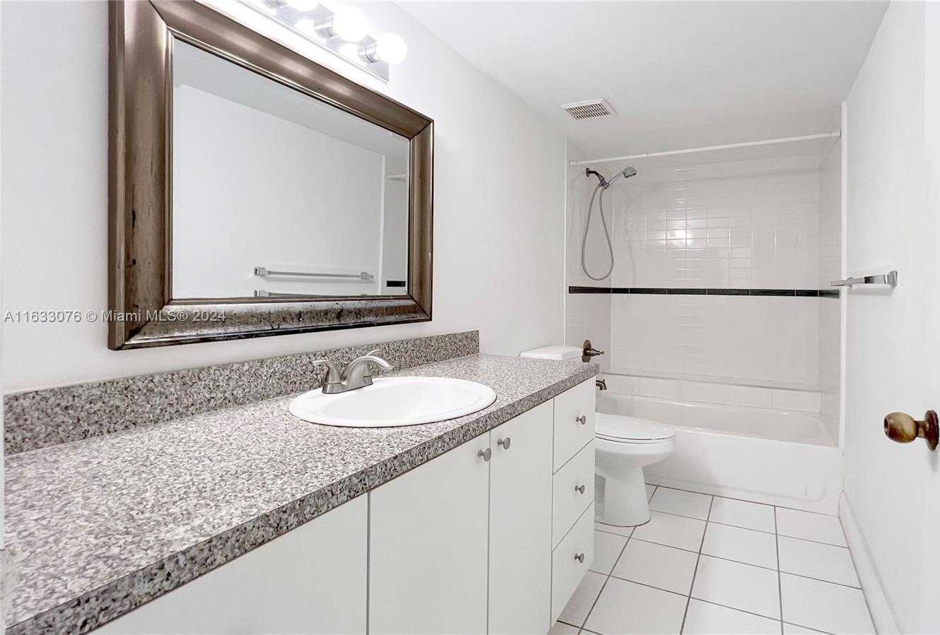 Small Image of 8323 LAKE DR #406, Doral Number 28