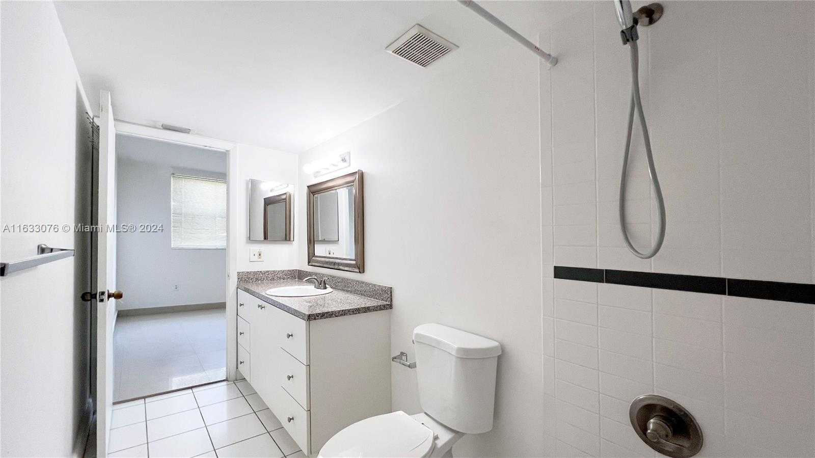 Small Image of 8323 LAKE DR #406, Doral Number 29