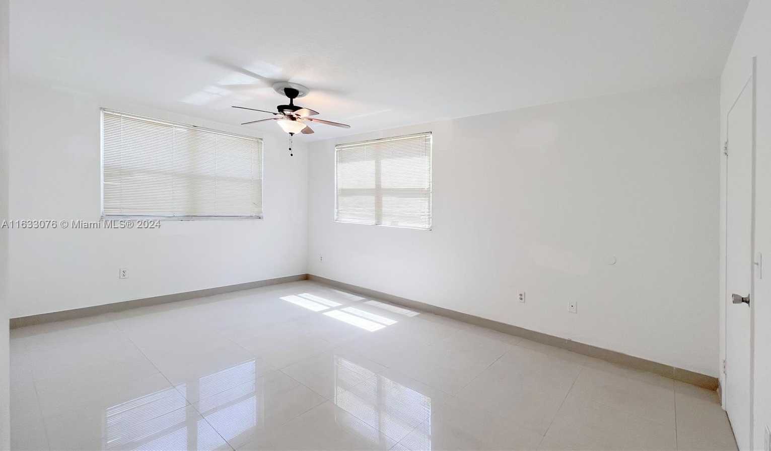 Small Image of 8323 LAKE DR #406, Doral Number 31