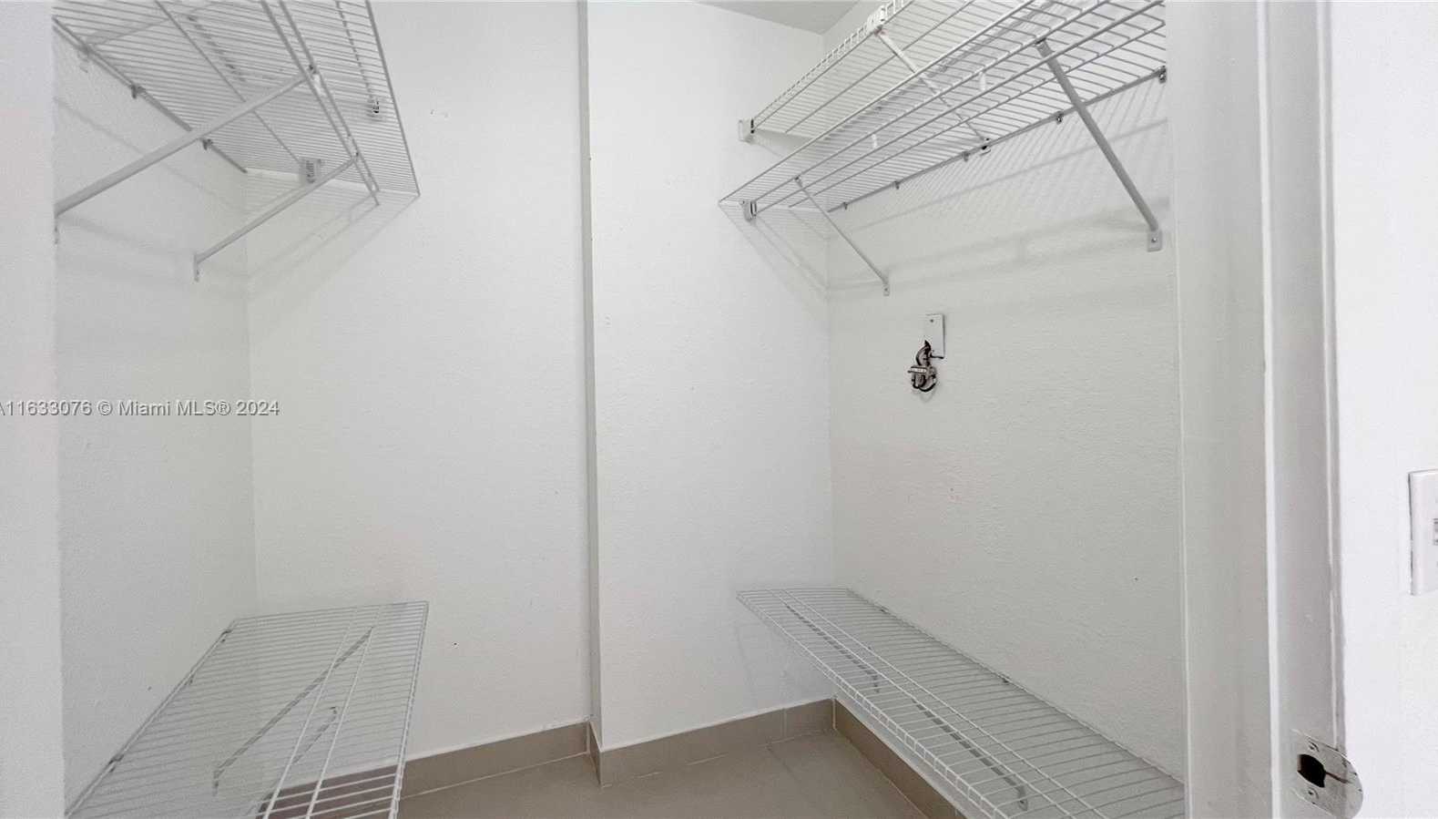 Small Image of 8323 LAKE DR #406, Doral Number 34