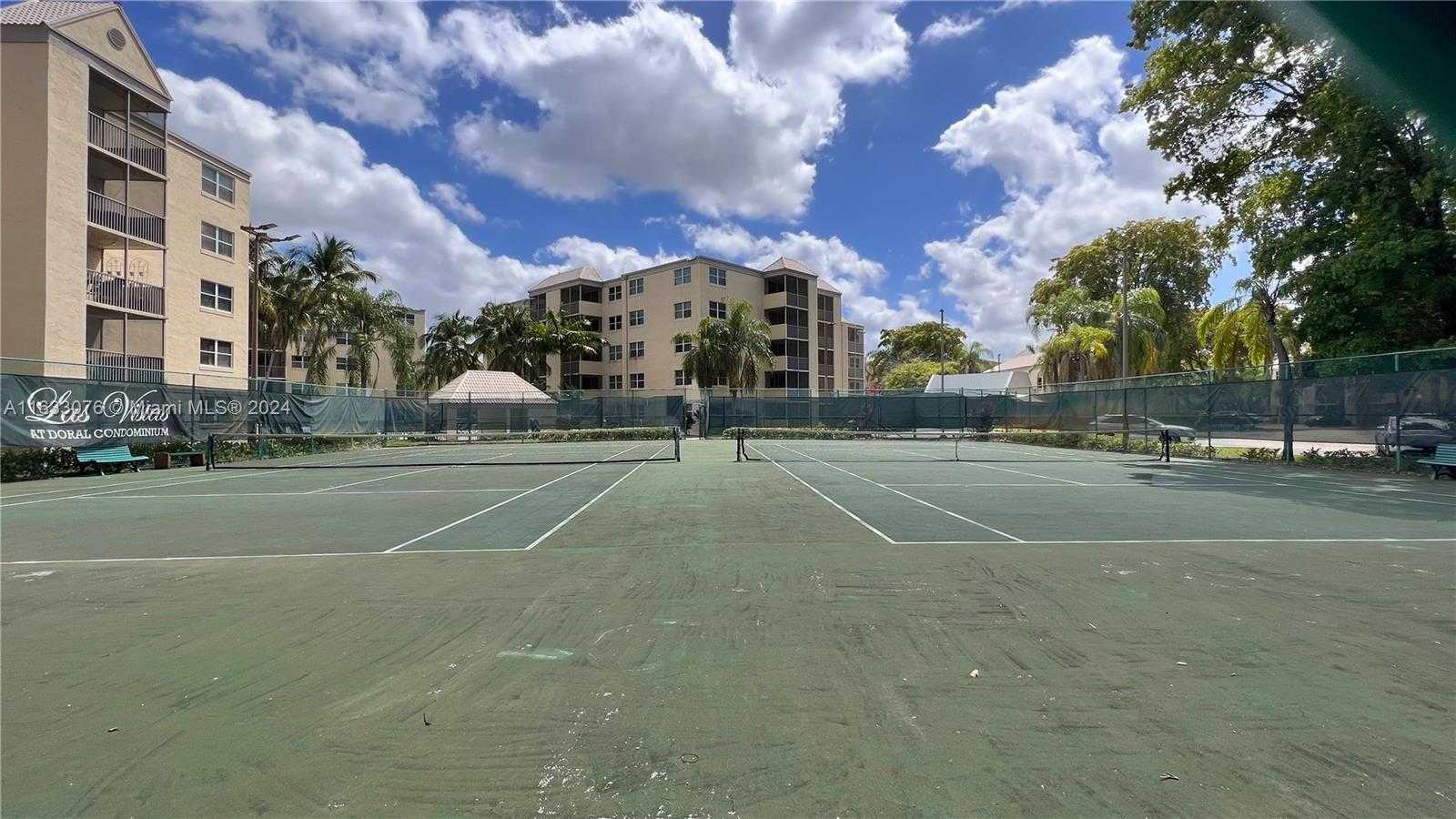 Small Image of 8323 LAKE DR #406, Doral Number 7
