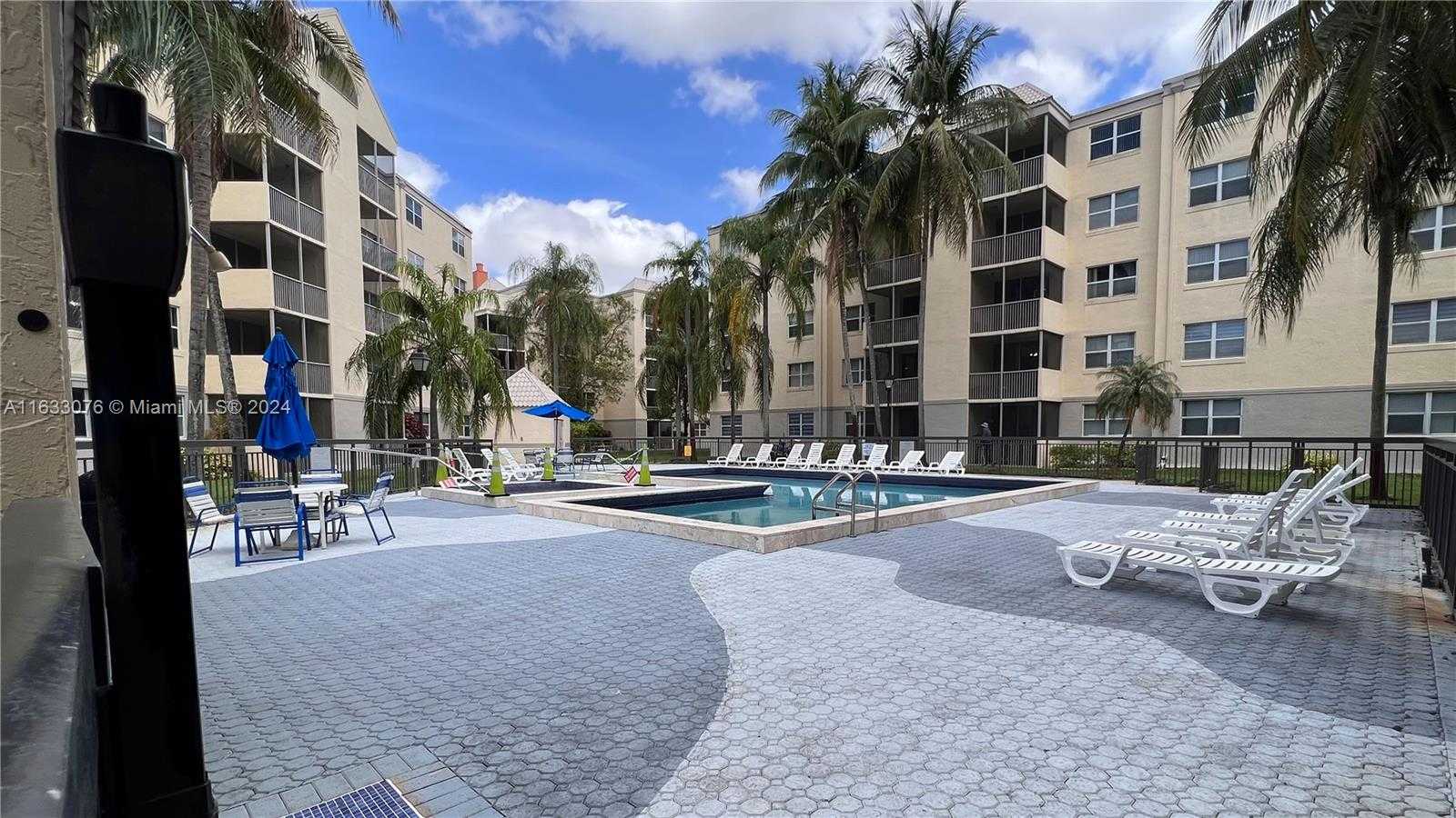 Small Image of 8323 LAKE DR #406, Doral Number 8