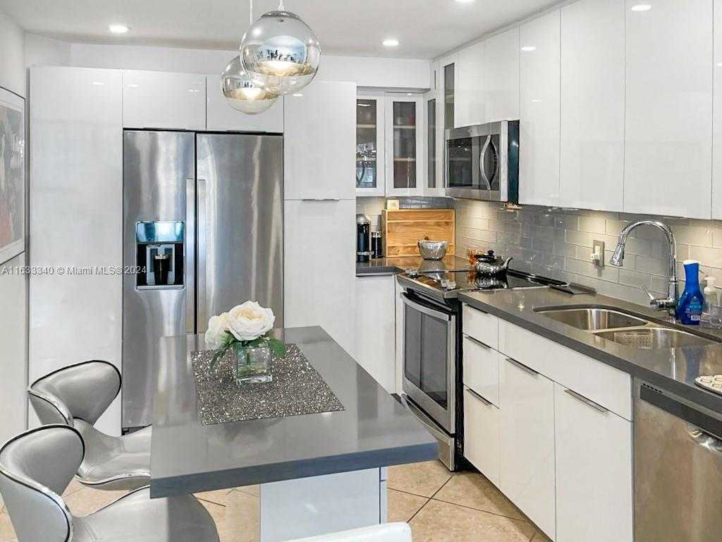 Small Image of 1351 NE Miami Gardens Dr, Miami, FL 33179, USA Number 3