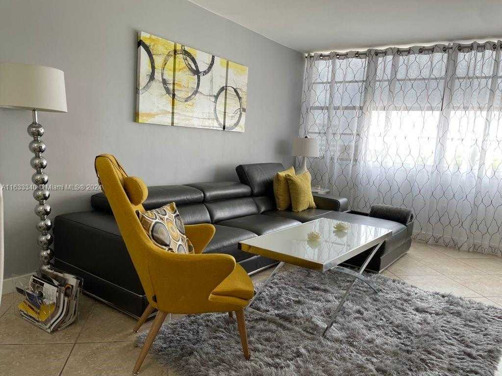 Small Image of 1351 NE Miami Gardens Dr, Miami, FL 33179, USA Number 6