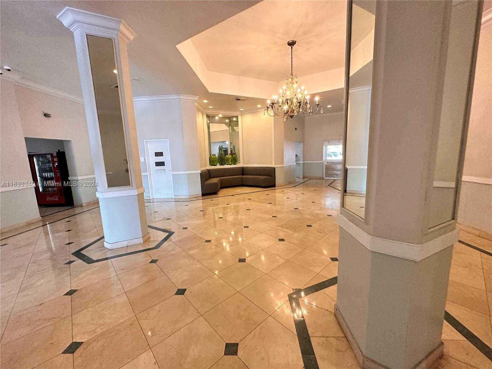 Small Image of 1351 NE Miami Gardens Dr, Miami, FL 33179, USA Number 7