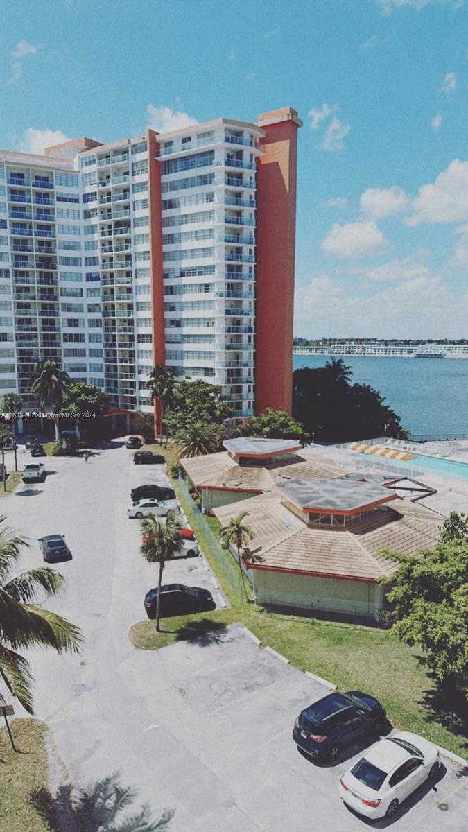 Small Image of 1351 NE Miami Gardens Dr, Miami, FL 33179, USA Number 8