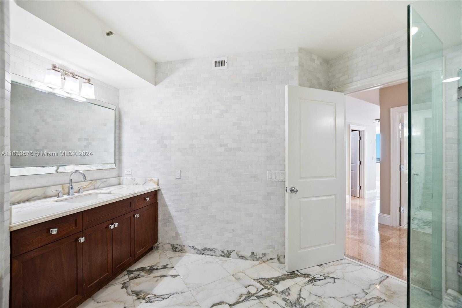 Small Image of 1581 BRICKELL AVE #2101, Miami Number 19