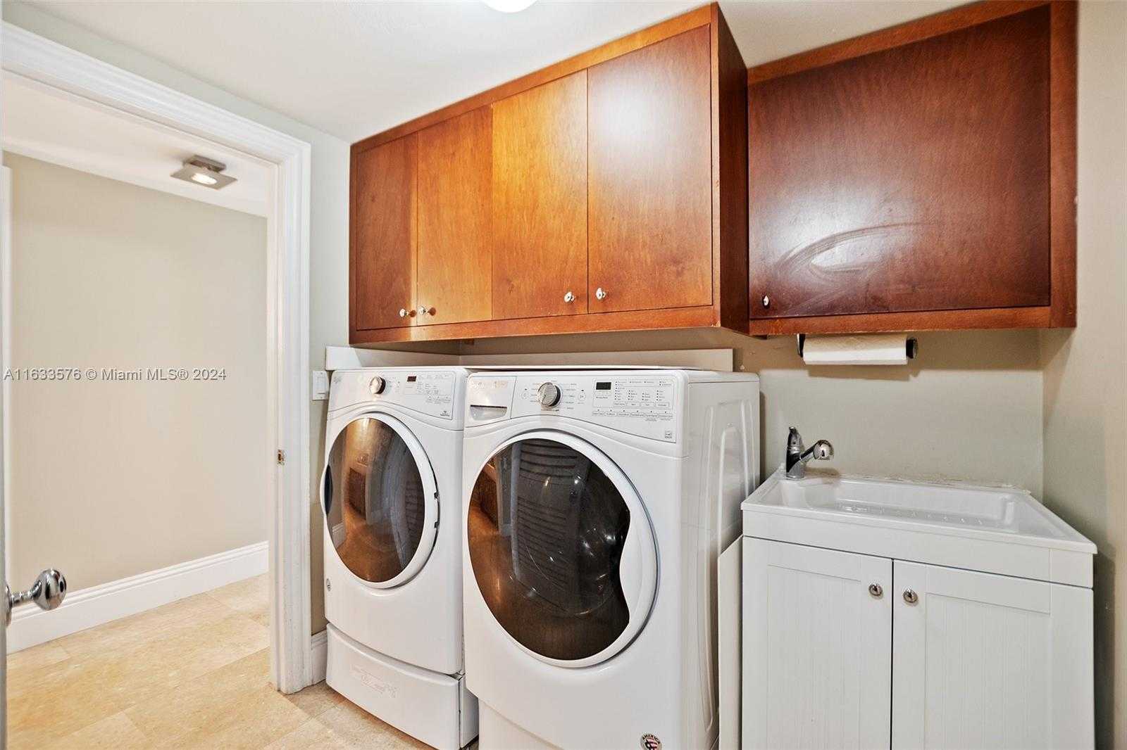 Small Image of 1581 BRICKELL AVE #2101, Miami Number 26