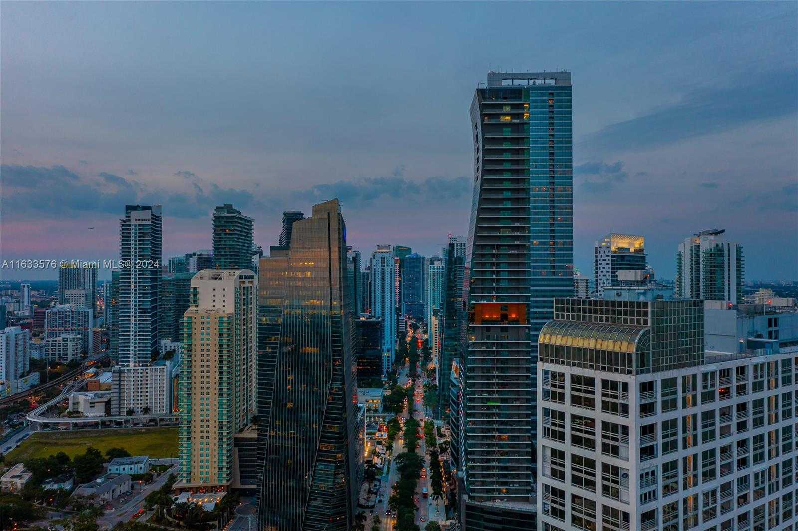 Small Image of 1581 BRICKELL AVE #2101, Miami Number 57