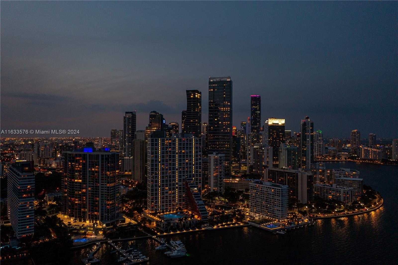 Small Image of 1581 BRICKELL AVE #2101, Miami Number 59