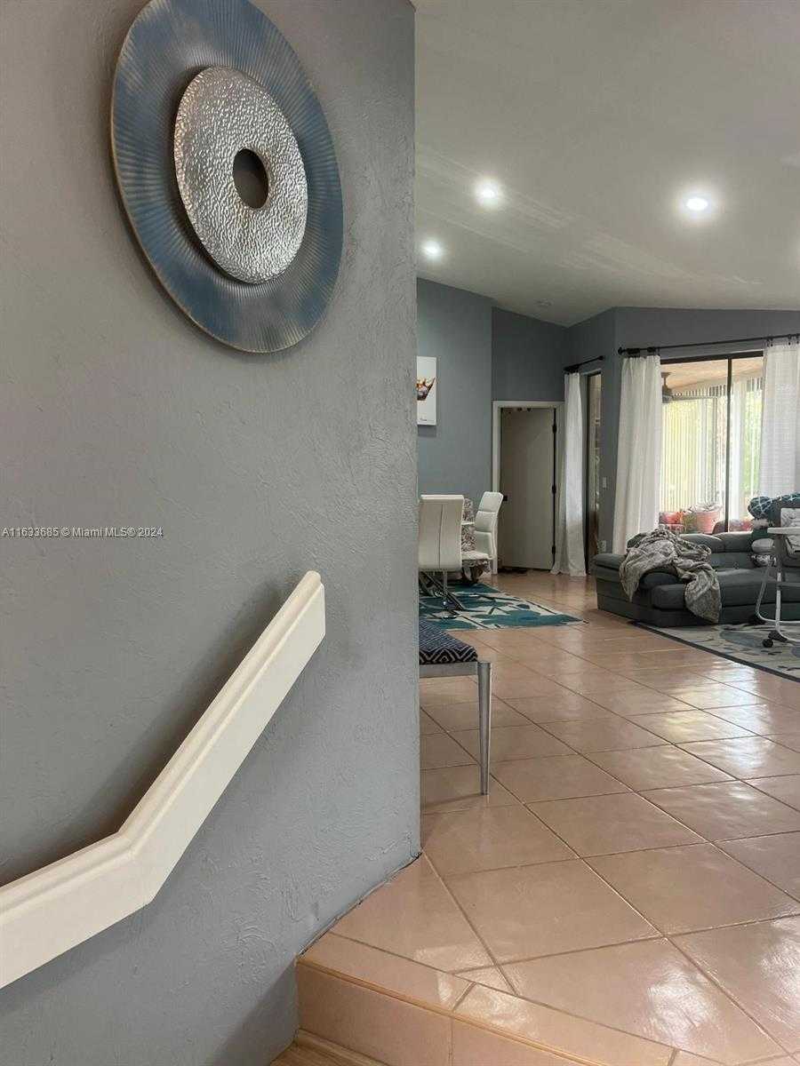 Small Image of 5299 EUROPA DR #I, Boynton Beach Number 11