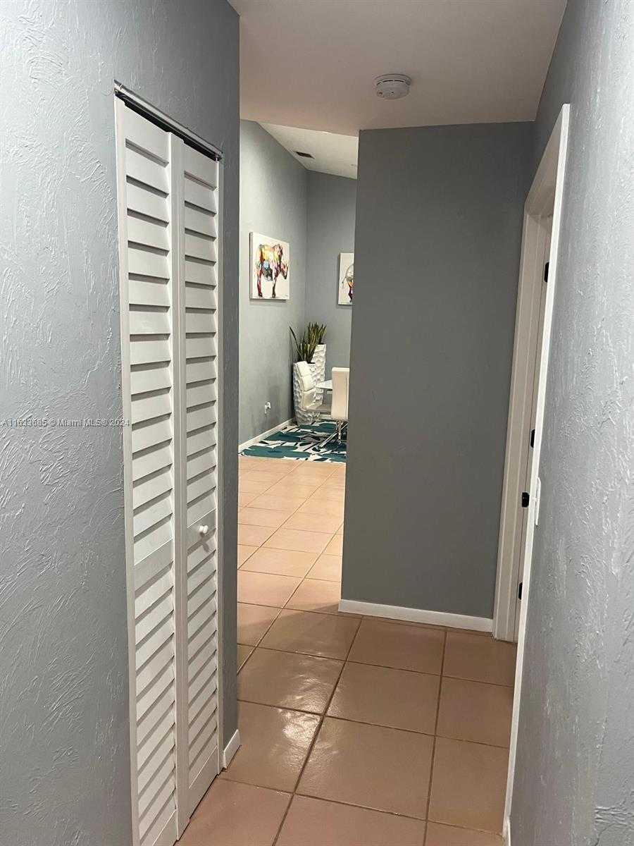 Small Image of 5299 EUROPA DR #I, Boynton Beach Number 16