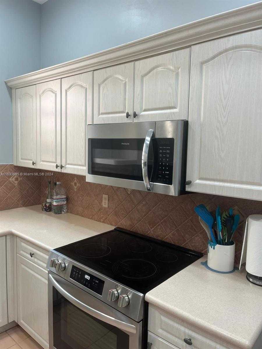 Small Image of 5299 EUROPA DR #I, Boynton Beach Number 22
