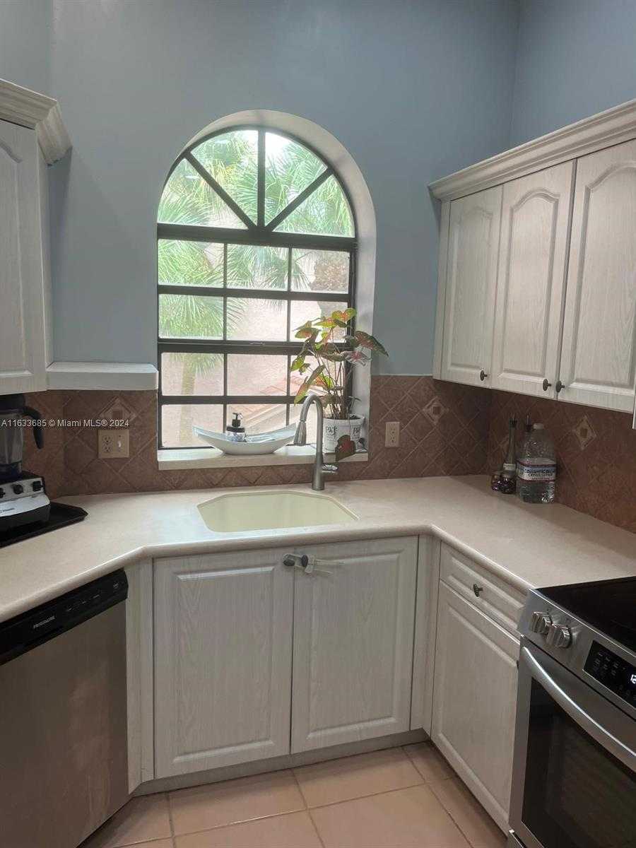 Small Image of 5299 EUROPA DR #I, Boynton Beach Number 24