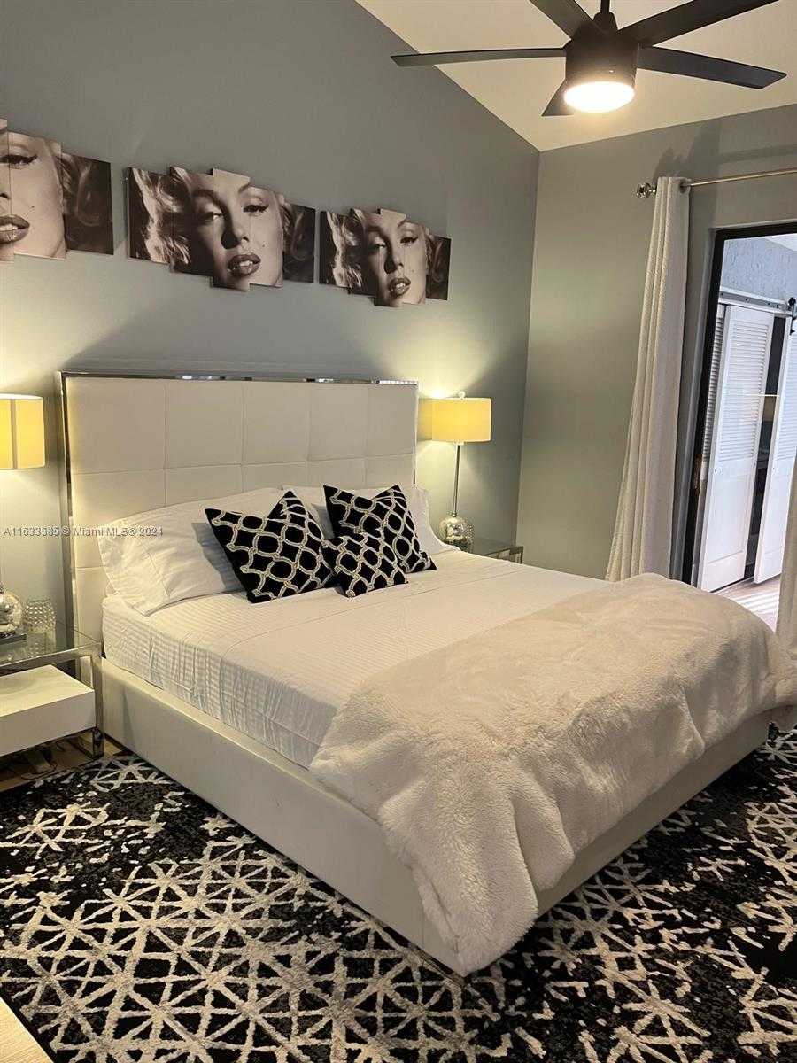 Small Image of 5299 EUROPA DR #I, Boynton Beach Number 27