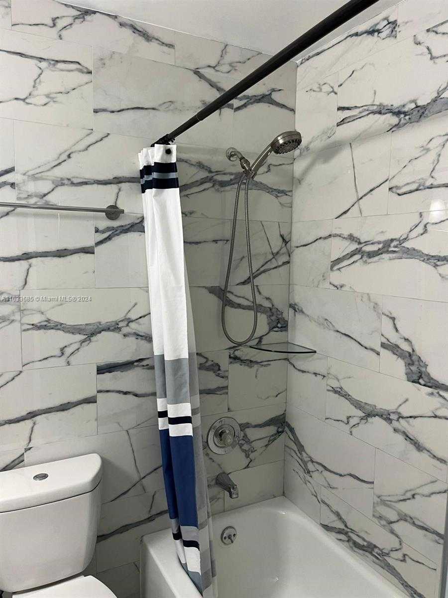 Small Image of 5299 EUROPA DR #I, Boynton Beach Number 33