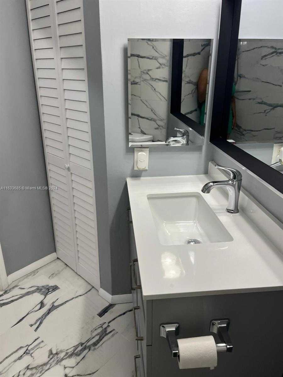 Small Image of 5299 EUROPA DR #I, Boynton Beach Number 37