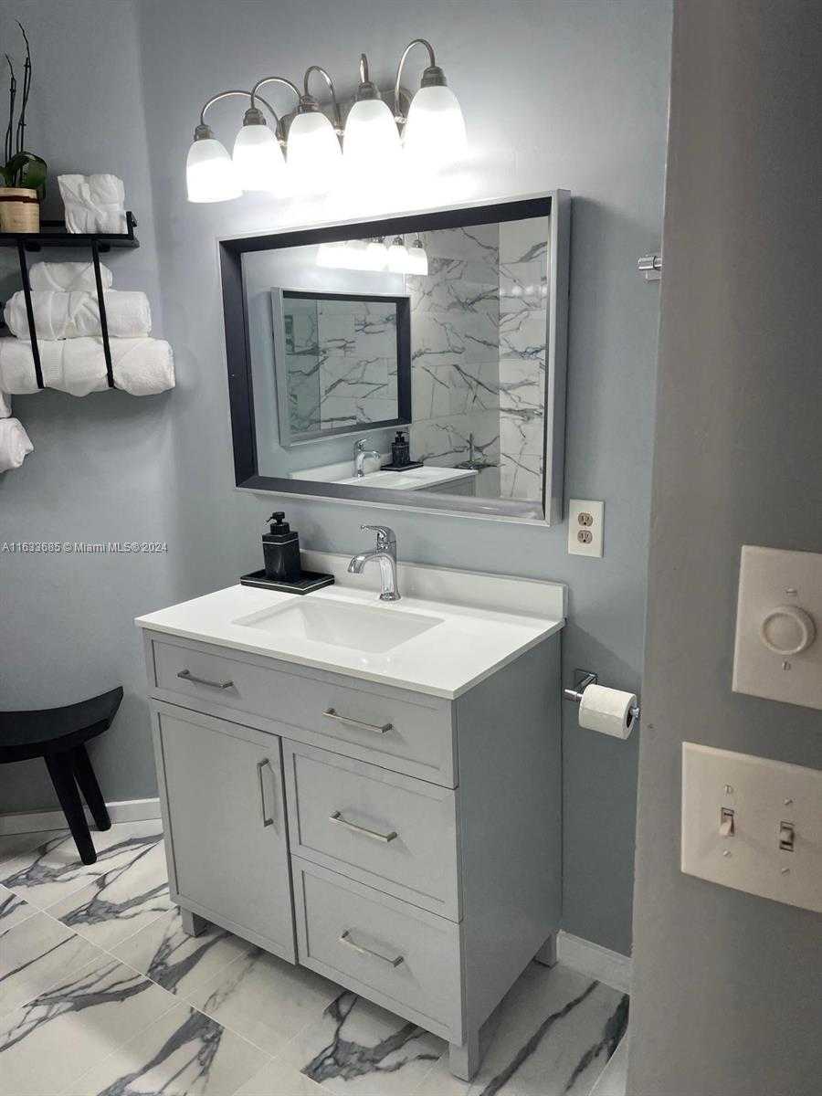 Small Image of 5299 EUROPA DR #I, Boynton Beach Number 38