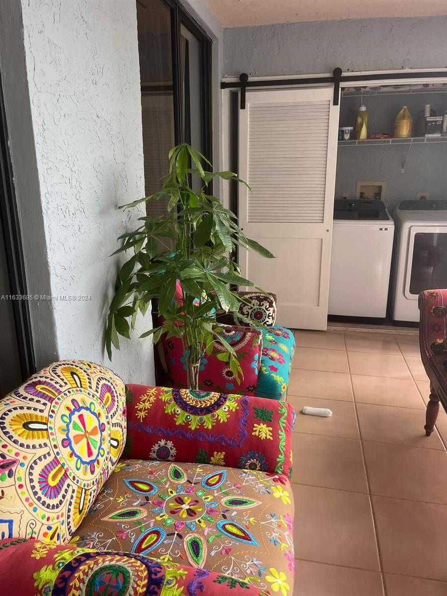 Small Image of 5299 EUROPA DR #I, Boynton Beach Number 4
