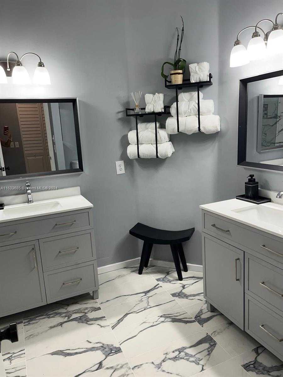 Small Image of 5299 EUROPA DR #I, Boynton Beach Number 40