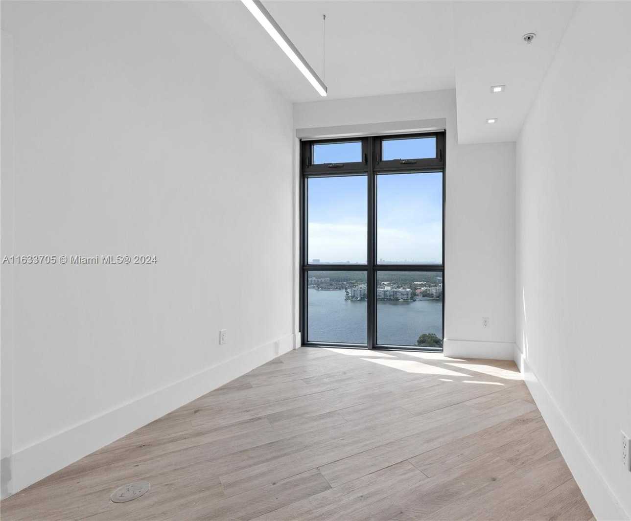 Small Image of 17301 BISCAYNE BLVD #LPH 09, North Miami Beach Number 14