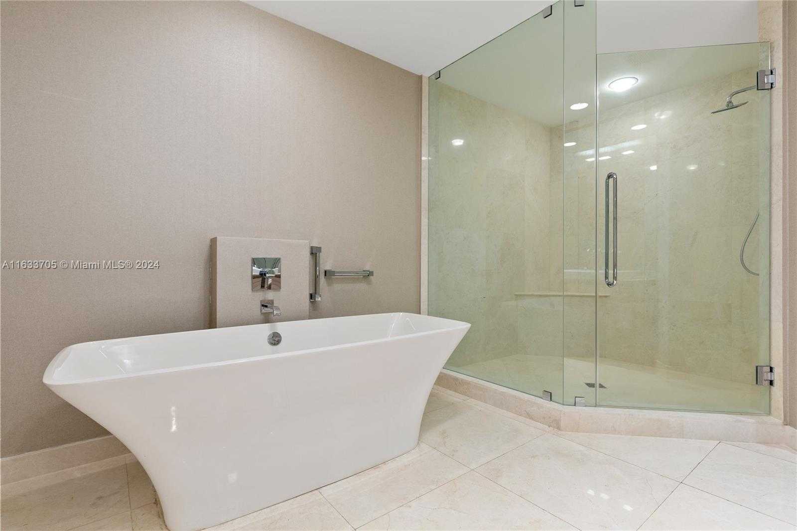 Small Image of 17301 BISCAYNE BLVD #LPH 09, North Miami Beach Number 18