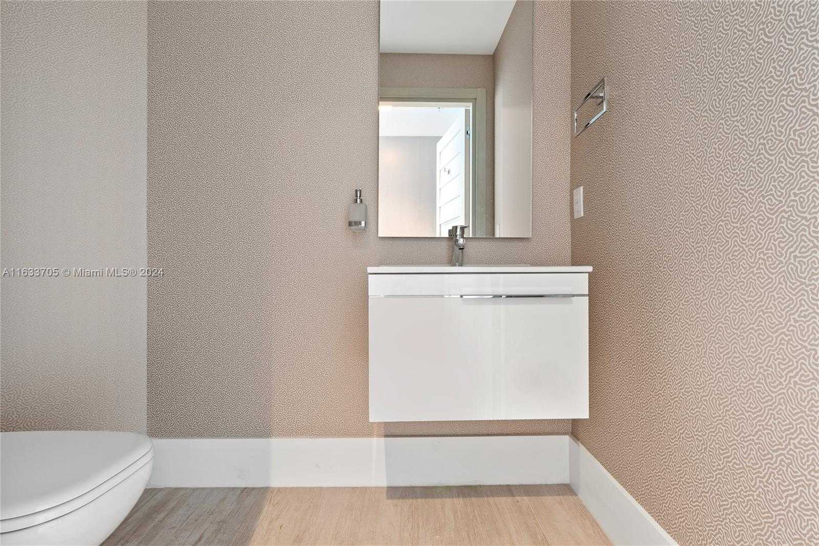 Small Image of 17301 BISCAYNE BLVD #LPH 09, North Miami Beach Number 19