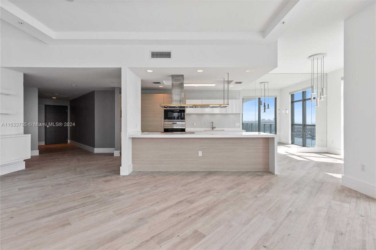 Small Image of 17301 BISCAYNE BLVD #LPH 09, North Miami Beach Number 41